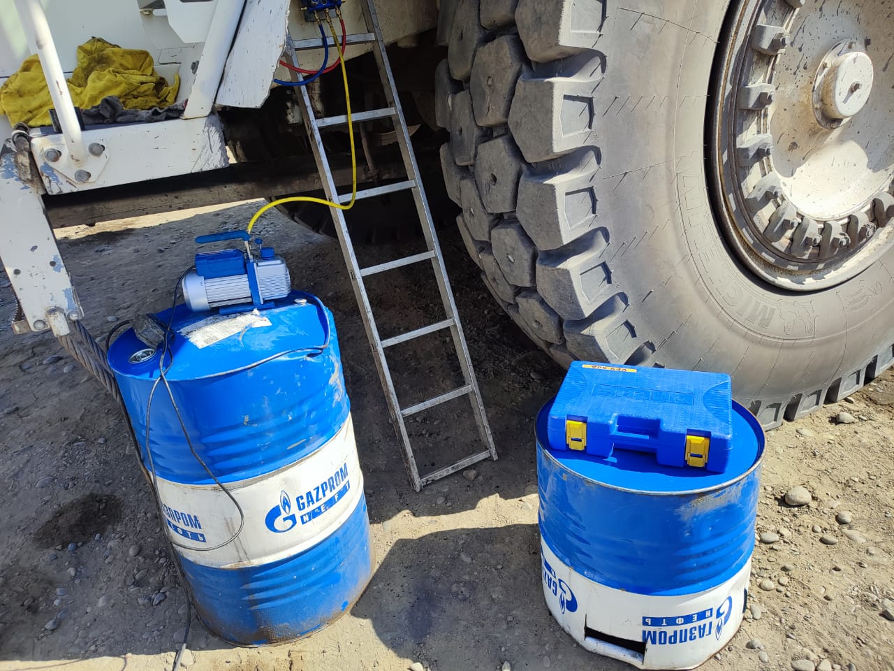 Обслуживание климатических установок "кондиционеров" карьерной техники